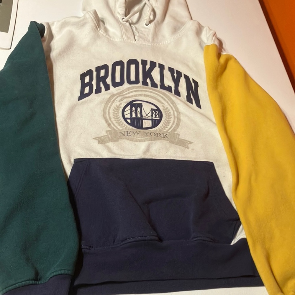 Rue21‎ Brooklyn NY Retro Pocket Hoodie White Green Yellow Navy